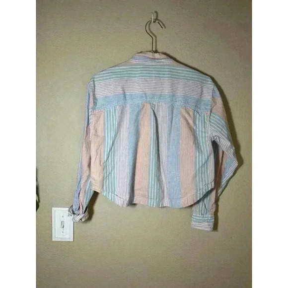 America Eagle cropped button down striped top size XS in excellent condition - Picture 2 of 9